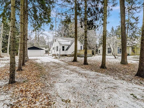 5th image of 728 Willow Dr