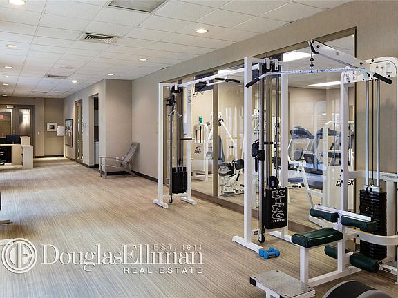 5th image of 201 W 72nd St APT 6F