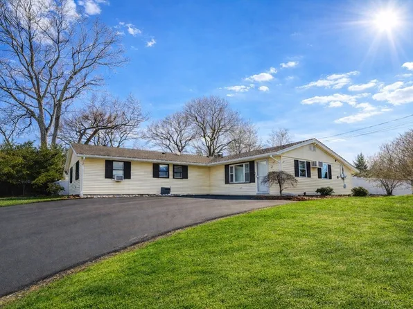 2 Villa Ln, Peabody, MA 01960