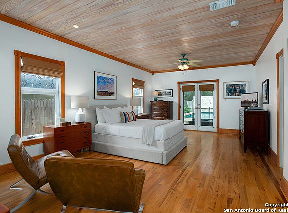 3rd image of 235 Lindell Pl