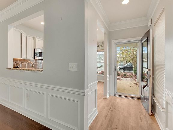 4th image of 832 Finnbar Dr