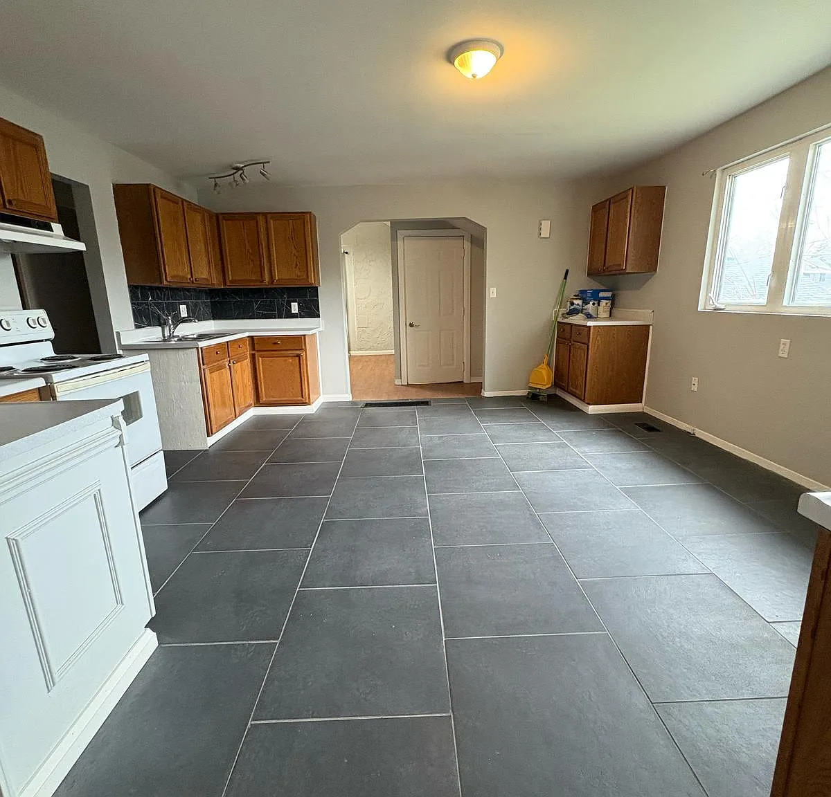 3 bed, $1,650 — Photo 3