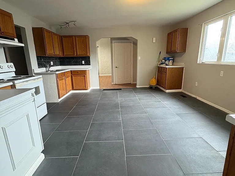 1059 Felix Ave #1 — Photo 3