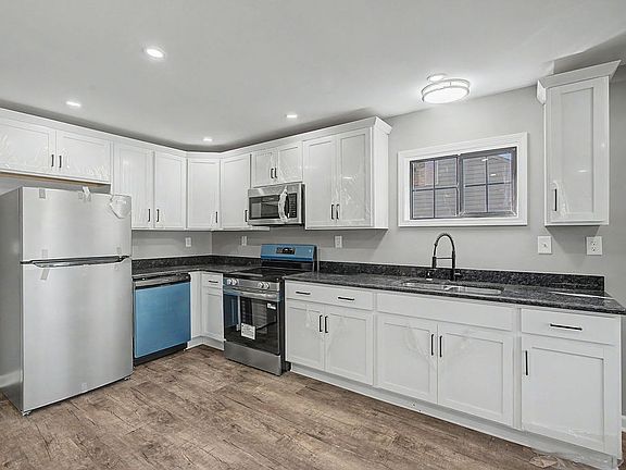 5th image of 20 Robin Rd