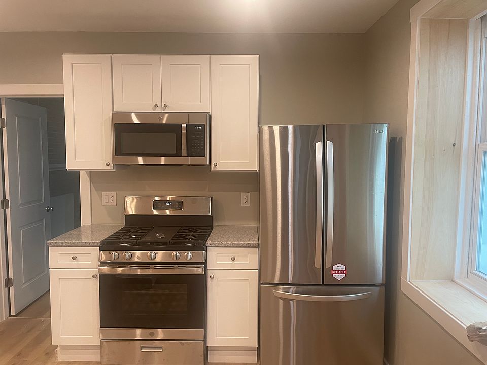 1st image of 525 Northampton St APT 1