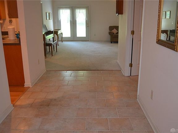 5th image of 425 Meadowview Ct