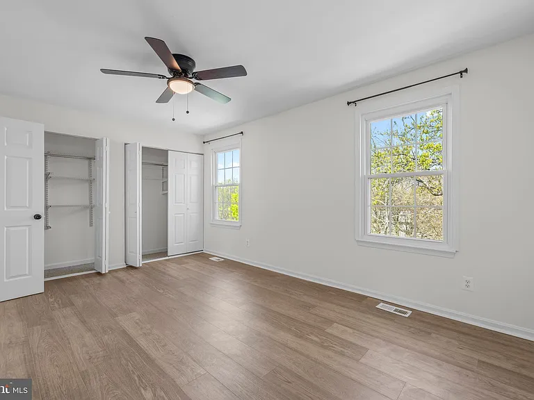 1095 Travis Ln — Photo 10