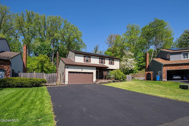 2nd image of 51 Aspen Circle