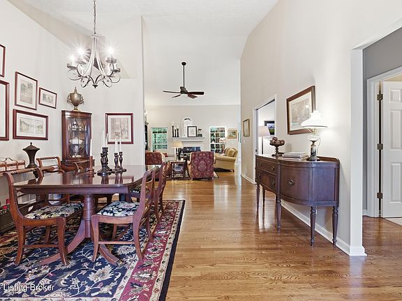 4th image of 513 Village Lake Dr