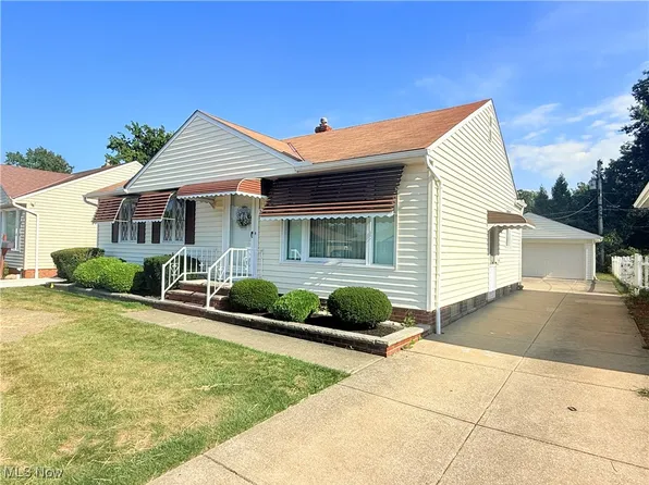 29450 Shaker Dr, Wickliffe, OH 44092