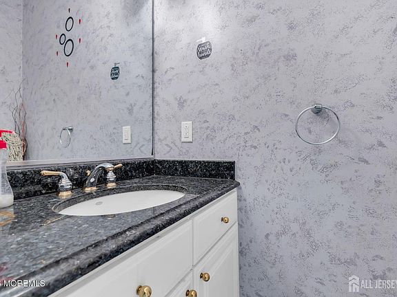 5th image of 18 Lysbeth Ln