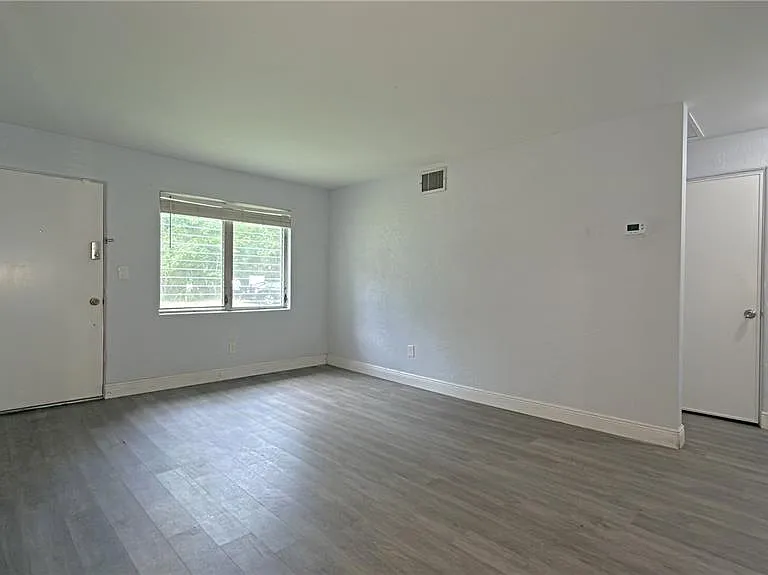 126 Palm Dr — Photo 7