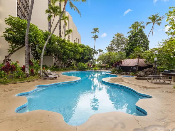 521 Hahaione St #12G, Honolulu, HI 96825