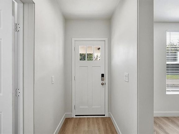 4th image of 421 N Barker Ave