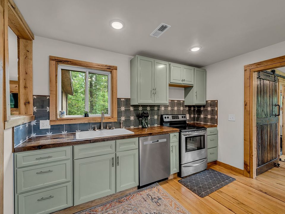 13th image of 550 Tooley Trail Ln