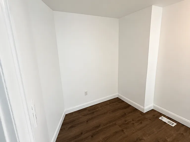 125 N Sickels St — Photo 9