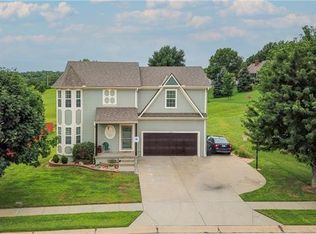 17902 Sunset Dr, Weston, MO 64098