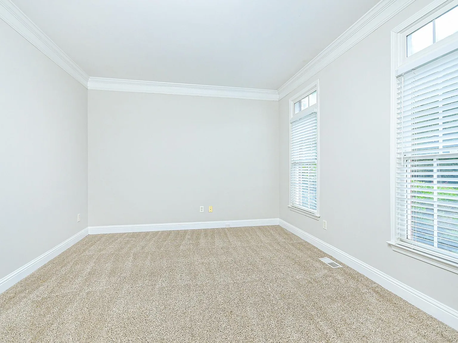 4533 Fairecroft Terrace — Photo 4