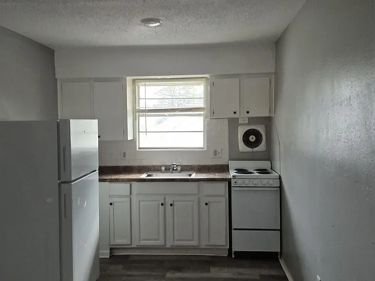 818 W 28th Ave #B22 — Photo 16