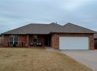 324 W Strasburg Way, Mustang, OK 73064