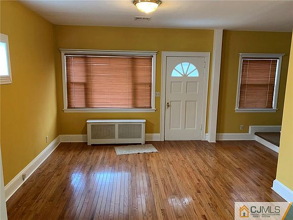 3rd image of 571 Raritan Ave