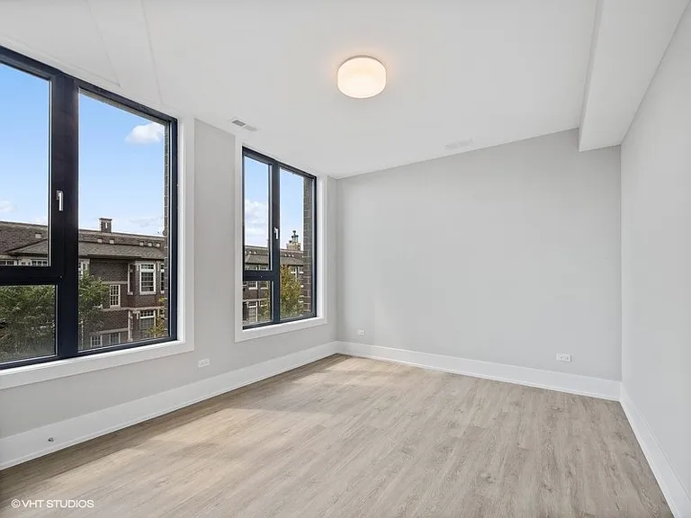 3839 N Clark St — Photo 8