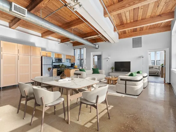 118 Holmes St Unit 205, Quincy, MA 02171