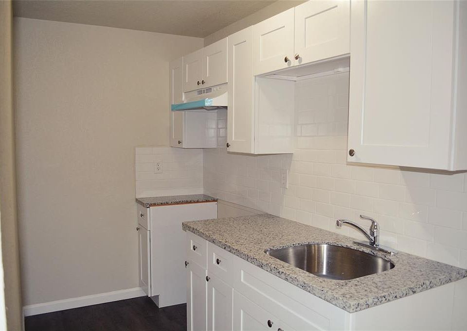 1st image of 1020 Dewalt St #B