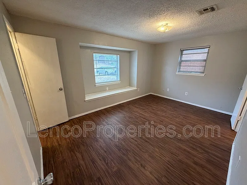 4 bed, 1.0 bath, 1273 sqft, $1,195 — Photo 3