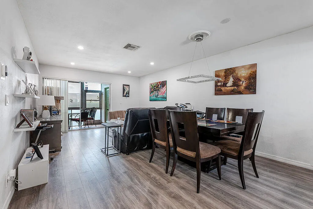 2 bed, 2.0 bath, 910 sqft, $1,750 — Photo 4