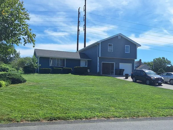 179 Hilltop Dr, Portsmouth, RI 02871