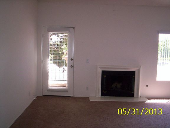 Living room/fireplace