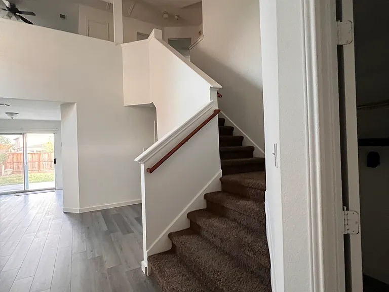 4910 Crestwood Hill Dr — Photo 4
