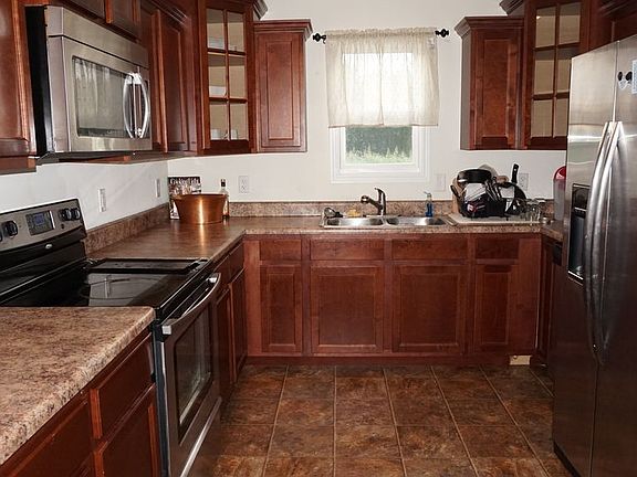 5th image of 70 Fuller Cir