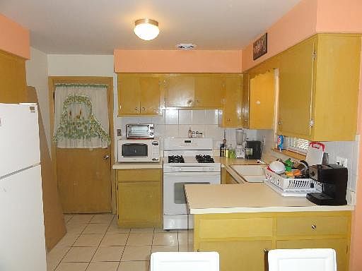 5th image of 2502 72nd Ct Unit 1E