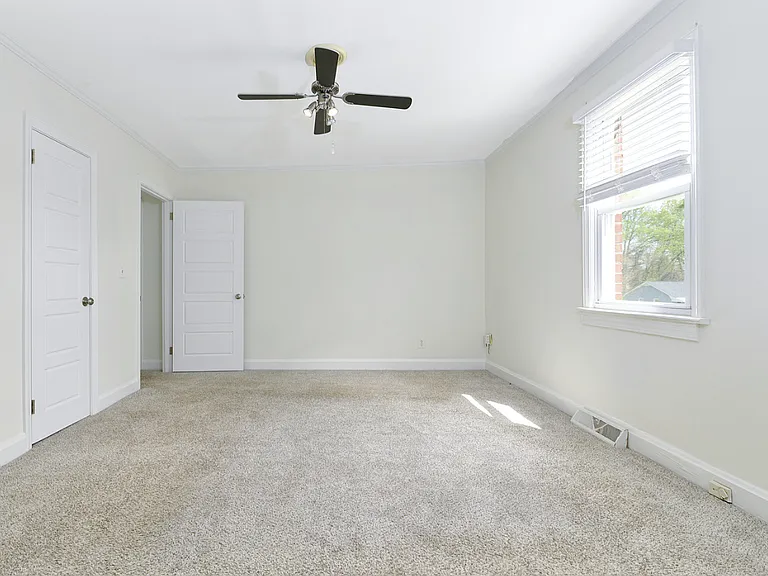 102 Tiffany Dr — Photo 8