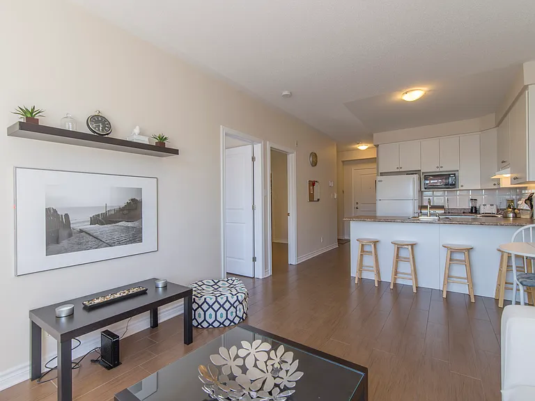 307 Lebreton St S — Photo 28