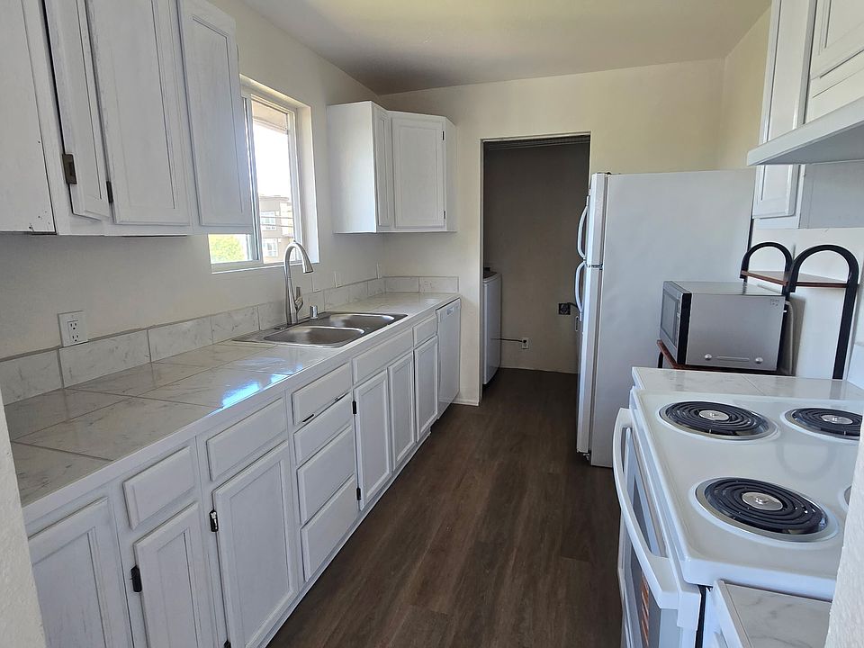 1st image of 309 2nd Ave S