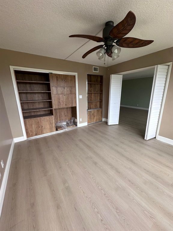 3850 Oaks Clubhouse Drive #403, photo 7