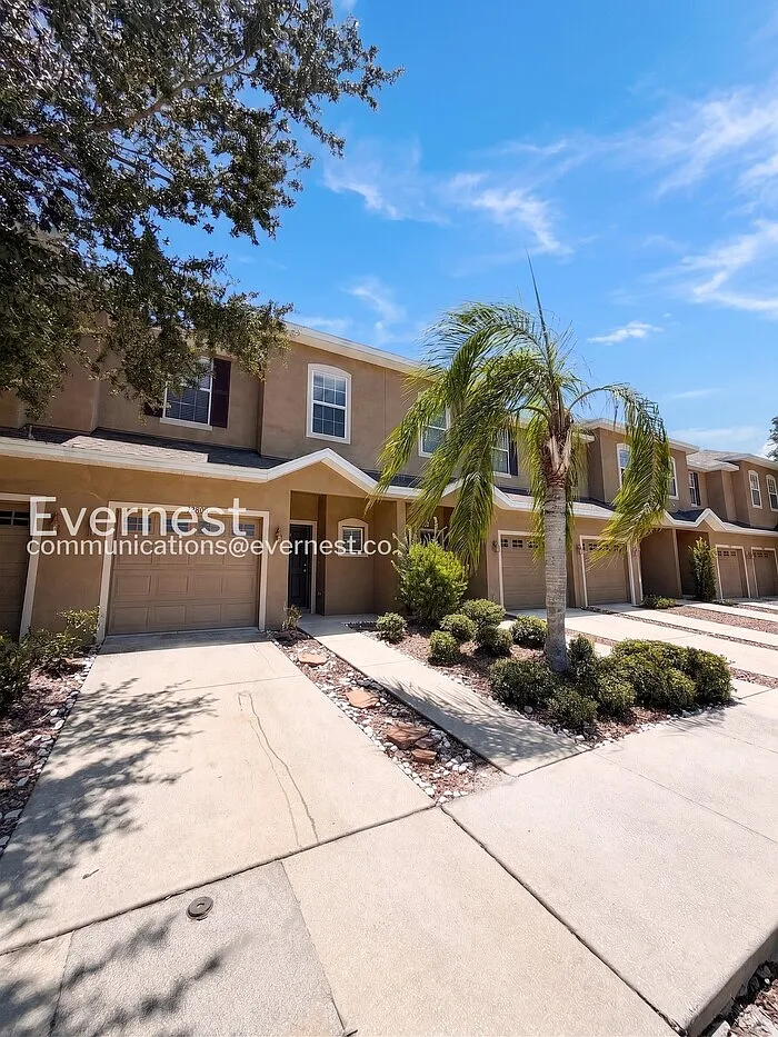 3 bed, 2.5 bath, 1513 sqft, $2,195 — Photo 2