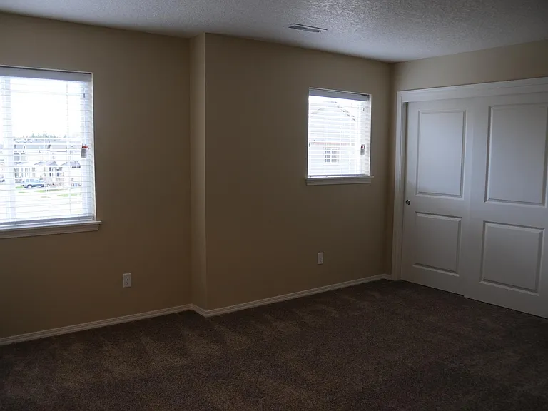 19402 SE 13th Way — Photo 8
