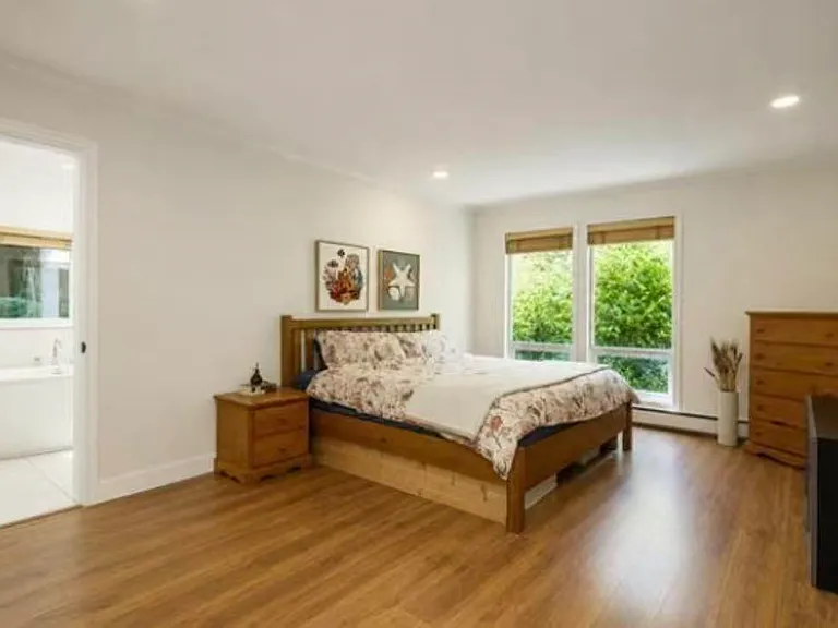 3841 Bayridge Ave — Photo 9
