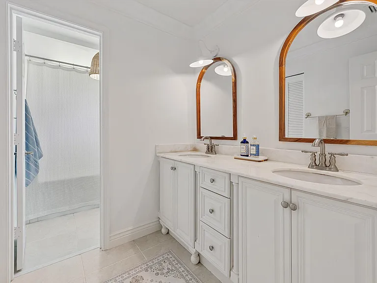 148 Scarborough Ter — Photo 12