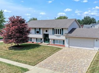 203 Newport Trl, McHenry, IL 60050