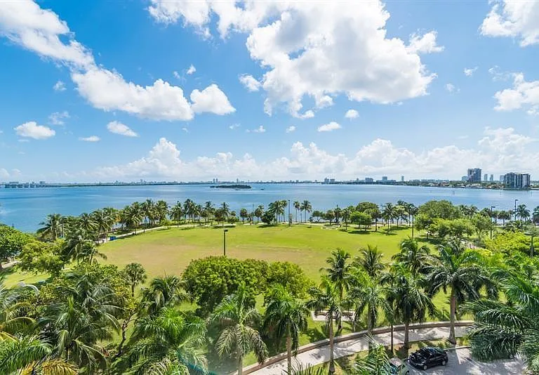 1900 N Bayshore Dr — Photo 32