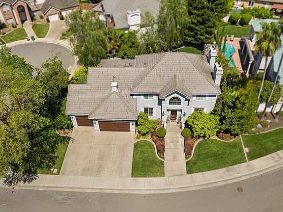 4th image of 2421 Brittany Ct