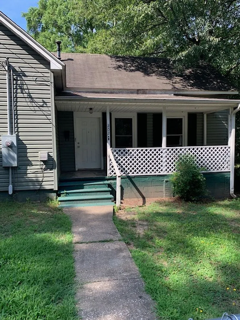 202 Magnolia St — Photo 1