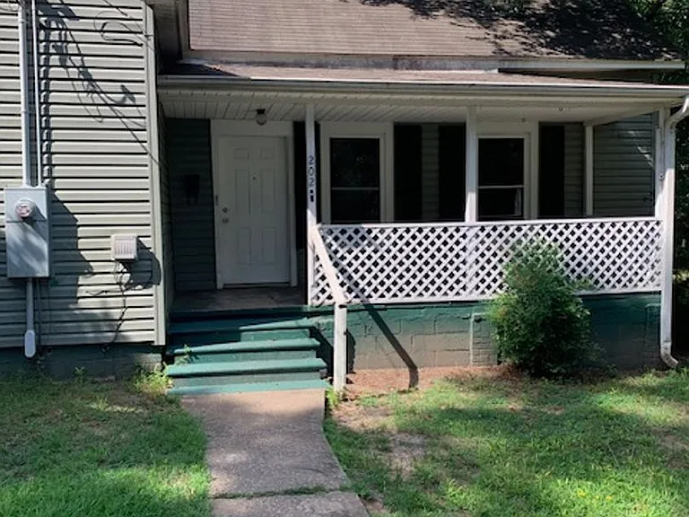 202 Magnolia St — Photo 1