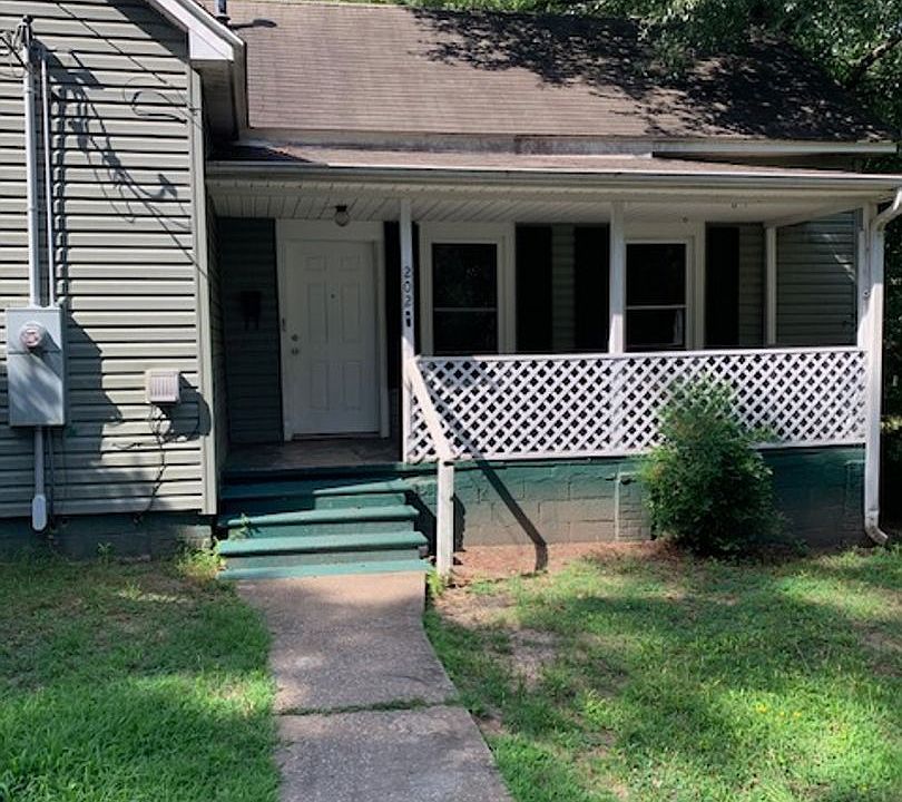 1st image of 202 Magnolia St