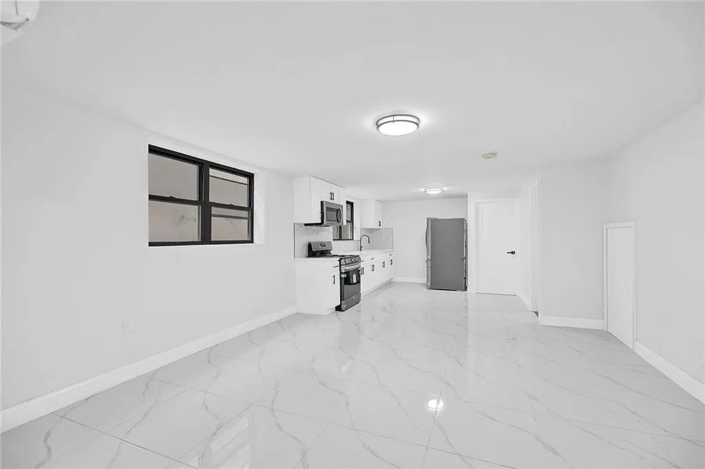3 bed, 2.0 bath, 900 sqft, $3,000 — Photo 4
